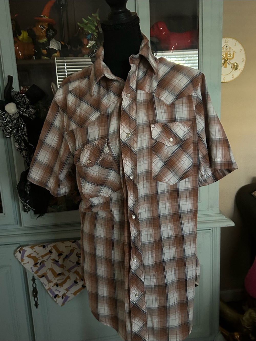 Wrangler Brown and White Plaid Short-Sleeve Button-Down Shirt
